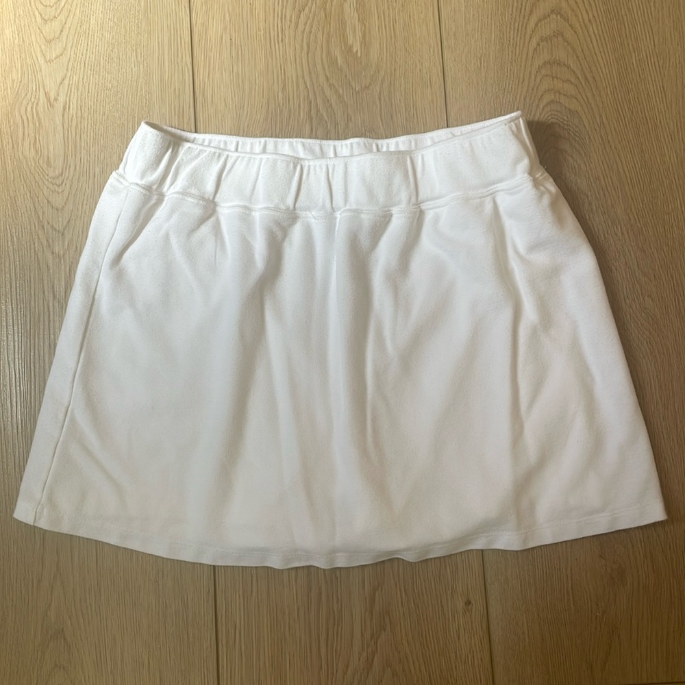 U.S. Polo Assn. white skort large and little pilling but great condition